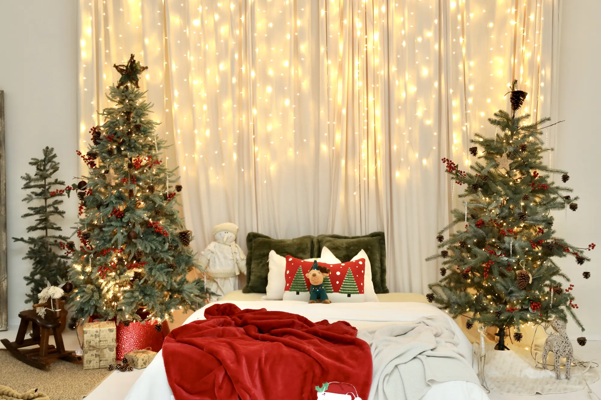 Décor de Noël Evergreen Lodge, studio Saloon, Maison Tela Montréal – ambiance lumineuse